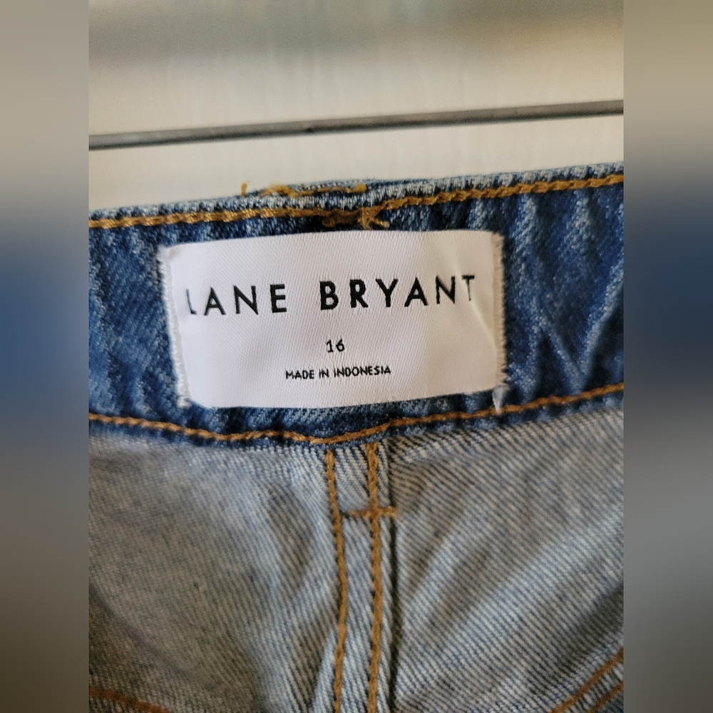 NWT Lane Bryant Size 16 Mid Rise Boyfriend Jean Shorts Medium Wash Cuffed Denim - Picture 6 of 13
